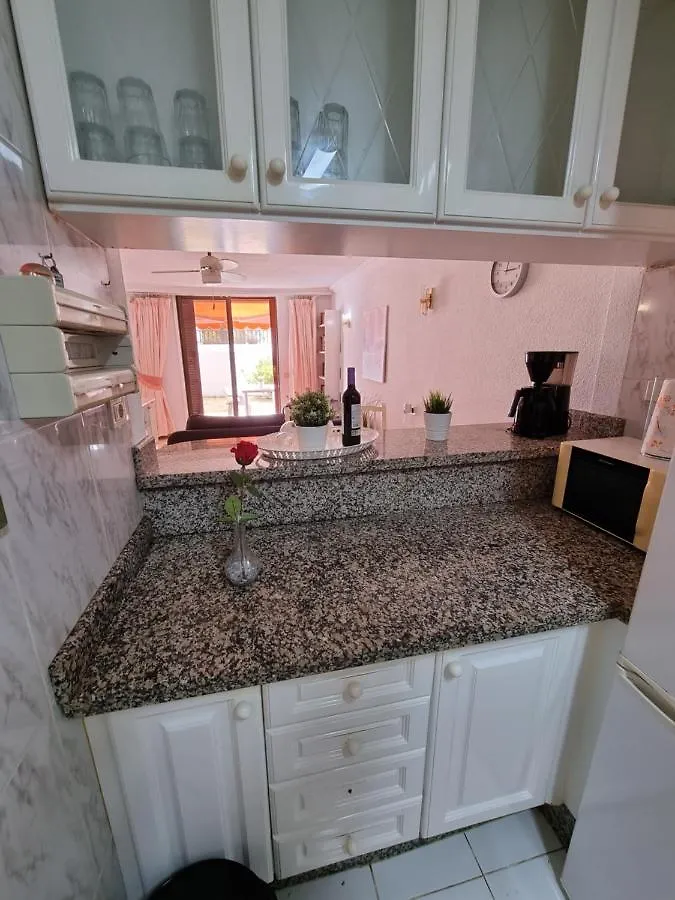 Casa Teide, Ground Floor Apartment Parque Santiago 1, Heated Pool, 100 M To Sea And Beach, Wifi Playa de las Américas